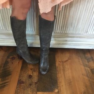 Grey woman’s FRYE tall boots Carson heel tab 7.5